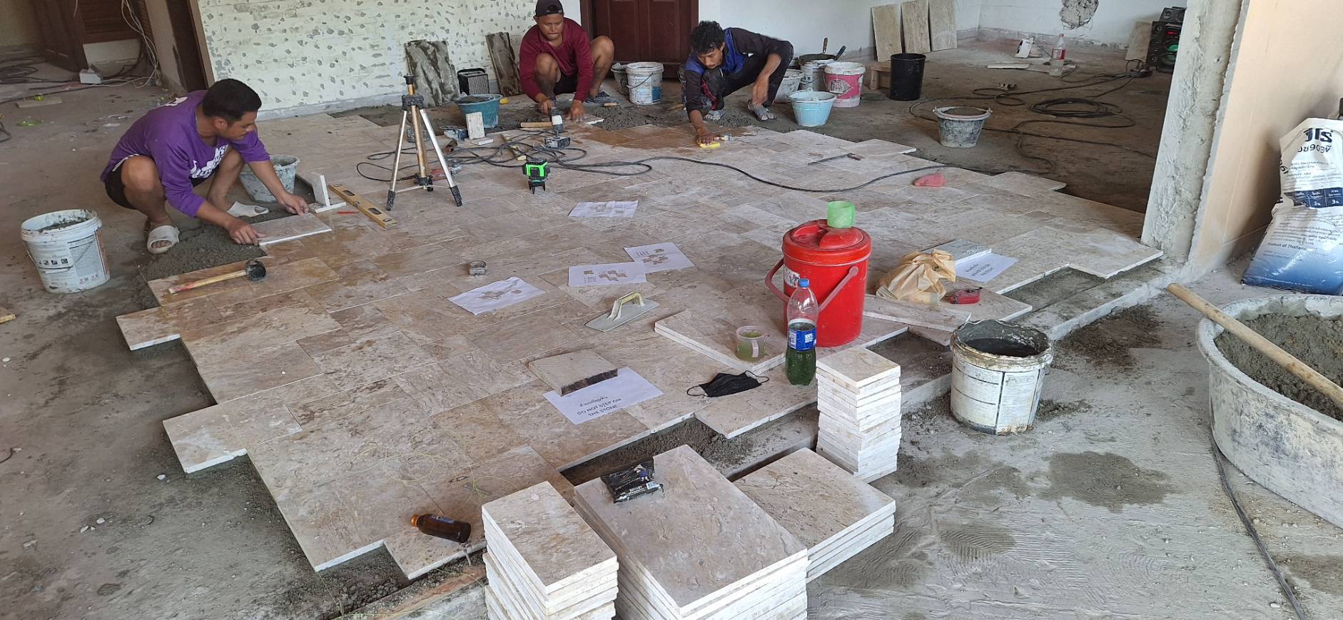 French pattern travertine floor installation Mae Phim Rayong